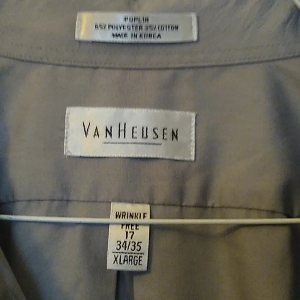 Van Heusen dress shirts ( 2) - Picture 2 of 4